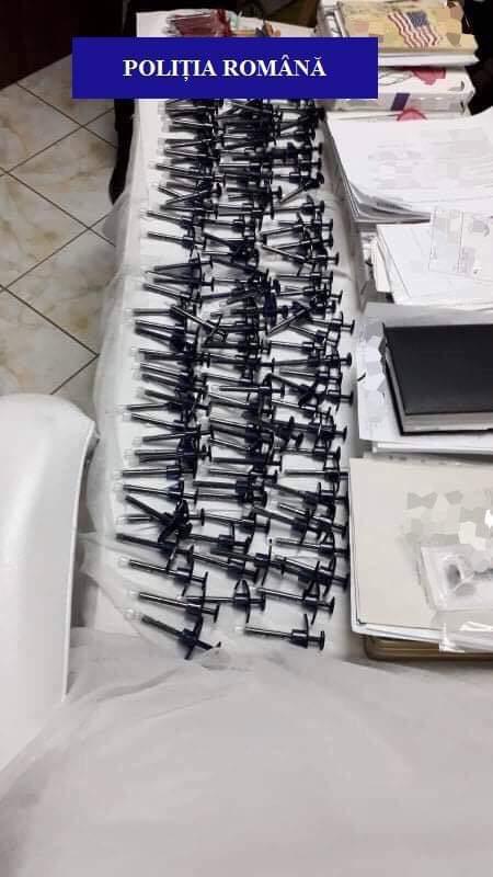 Revoltător! Încă un fals medic a fost descoperit de polițiști! Femeia a făcut ani de zile injecții cu acid hialuronic în buze și cearcăne