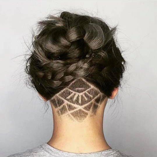 Tânăra a mers la salon să își facă o coafură nouă, dar a trăit un șoc! De ce nu mai vrea să iasă din casă