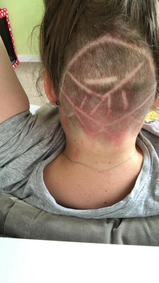 Tânăra a mers la salon să își facă o coafură nouă, dar a trăit un șoc! De ce nu mai vrea să iasă din casă