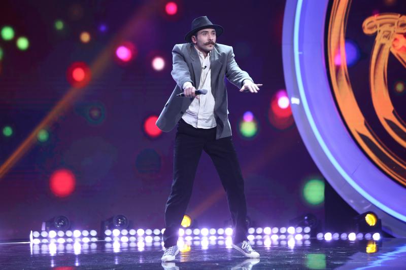 Ediția 1. Sezonul 6 a debutat senzațional! Mihai Bendeac ne-a spus va fi tată, un roast eșuat, incantații tribalice și un șarpe transformat în pui de găină!