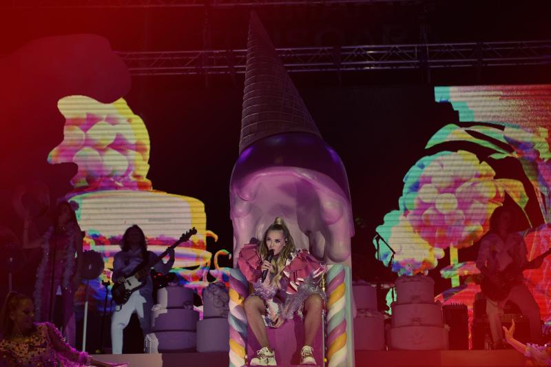 Show, nu vorbe dulci, la primul concert „Acadelia” din turneul național al Deliei