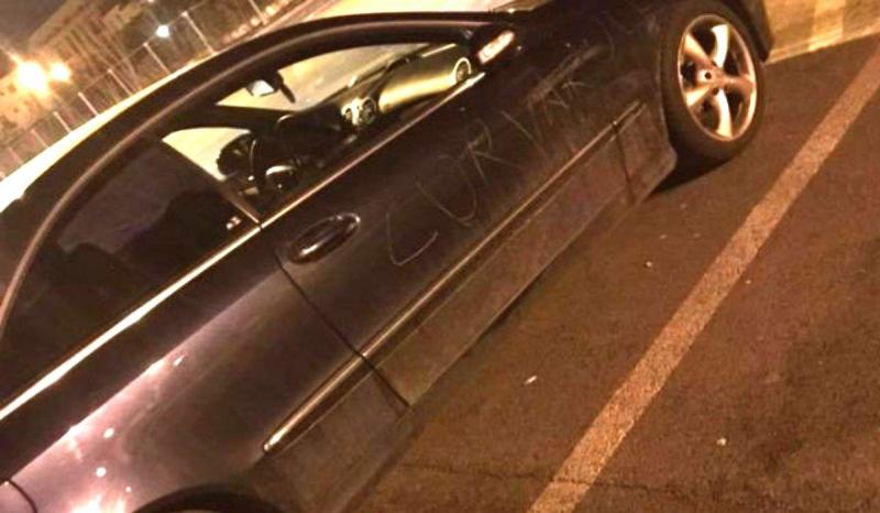 O clujeancă rănită în dragoste s-a răzbunat pe fostul iubit în cel mai crunt mod! Ce mesaj i-a scris aceasta cu un cui pe mașina de lux a bărbatului