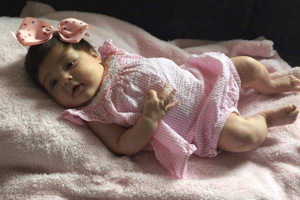 O mamă și-a auzit bebelușul murind, la telefon, în timp ce dădaca o ignora: „N-am apucat să o aud spunându-mi „mamă”, dar i-am auzit țipătul de ajutor”