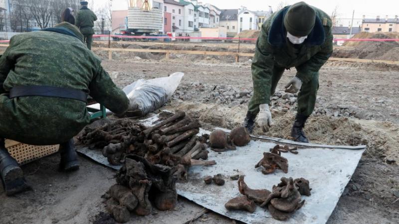 Muncitorii săpau și au trăit un șoc! Ce au găsit în pământ i-a îngrozit pe toți