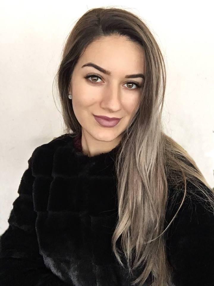 Mamăă, ce talent are noul purtător de cuvânt al Poliției Gorj. Ea este Corina și are corp de Miss (Galerie foto)