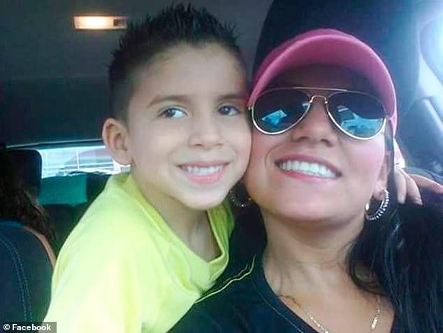 A implorat-o în lacrimi să nu facă asta, dar nu l-a ascultat! O mamă a sărit de pe un pod de 100 de metri cu băiatul de zece ani în brațe