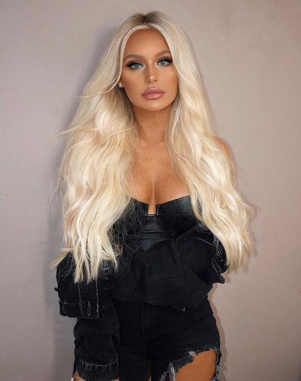 O tânără emo s-a transformat într-o blondă superbă, cu sute de mii de fani! Cum arată acum (FOTO)