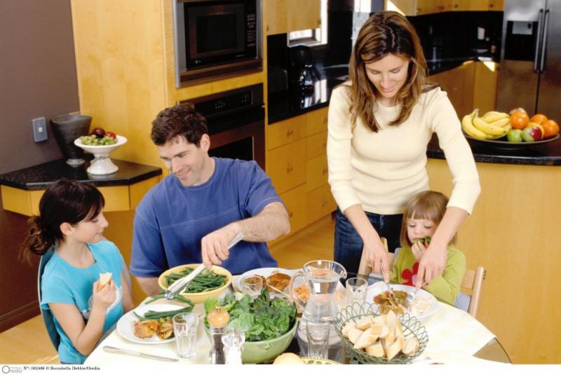 Sănătate copii în România. 5 factori esențiali pentru alimentația sănătoasă la copii