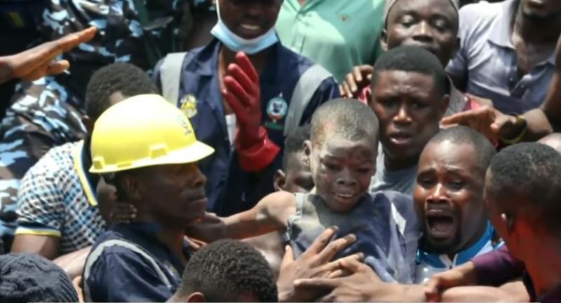 Cel puțin opt copii au murit, după ce o școală din Nigeria s-a prăbușit. Echipele de salvare se luptă pentru a scoate supraviețuitori de sub dărâmături