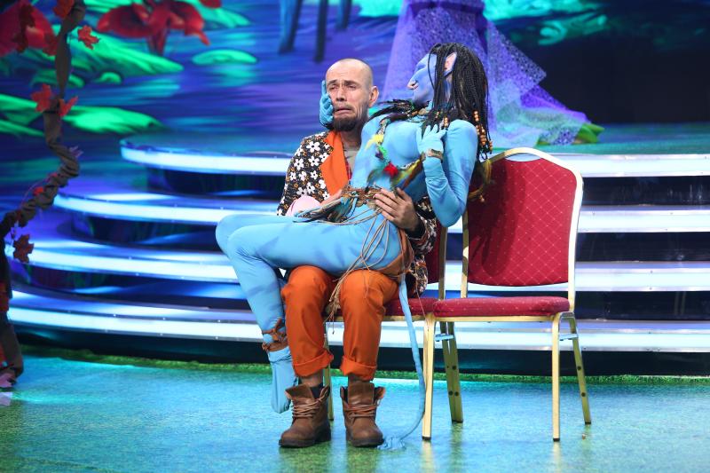 Spectacol savuros și plin de surprize, în cea de-a treia ediție a emisiunii „Scena misterelor”. Romică Țociu i-a tăiat pantalonii lui Dan Negru