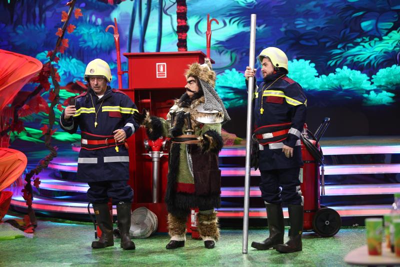 Spectacol savuros și plin de surprize, în cea de-a treia ediție a emisiunii „Scena misterelor”. Romică Țociu i-a tăiat pantalonii lui Dan Negru
