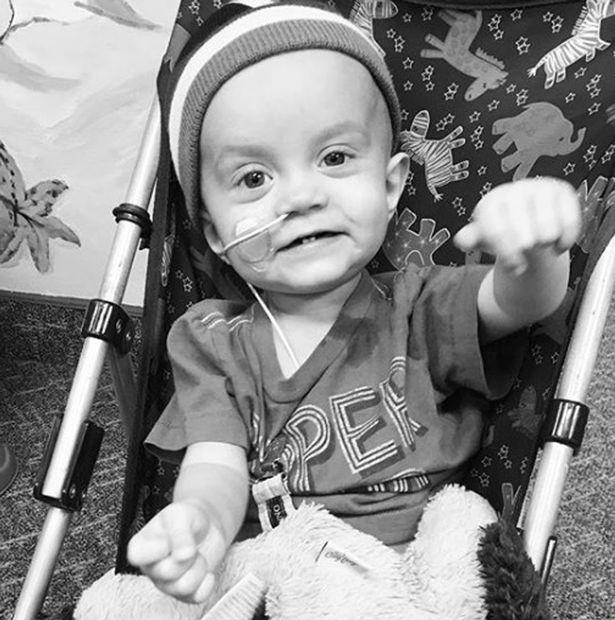 „Nu mă puteam opri din a-i săruta fața îngerașului meu, dar au închis capacul sicriului”. Drama unei mame a cărui copil a murit de cancer! Ai curaj să citești?