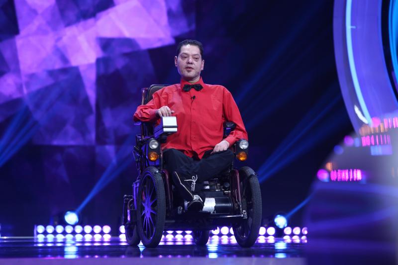 Momente șocante, show fierbinte de striptease cu baloane și Bendeac la controlul medical, în a doua ediție din sezonul 6 „iUmor”