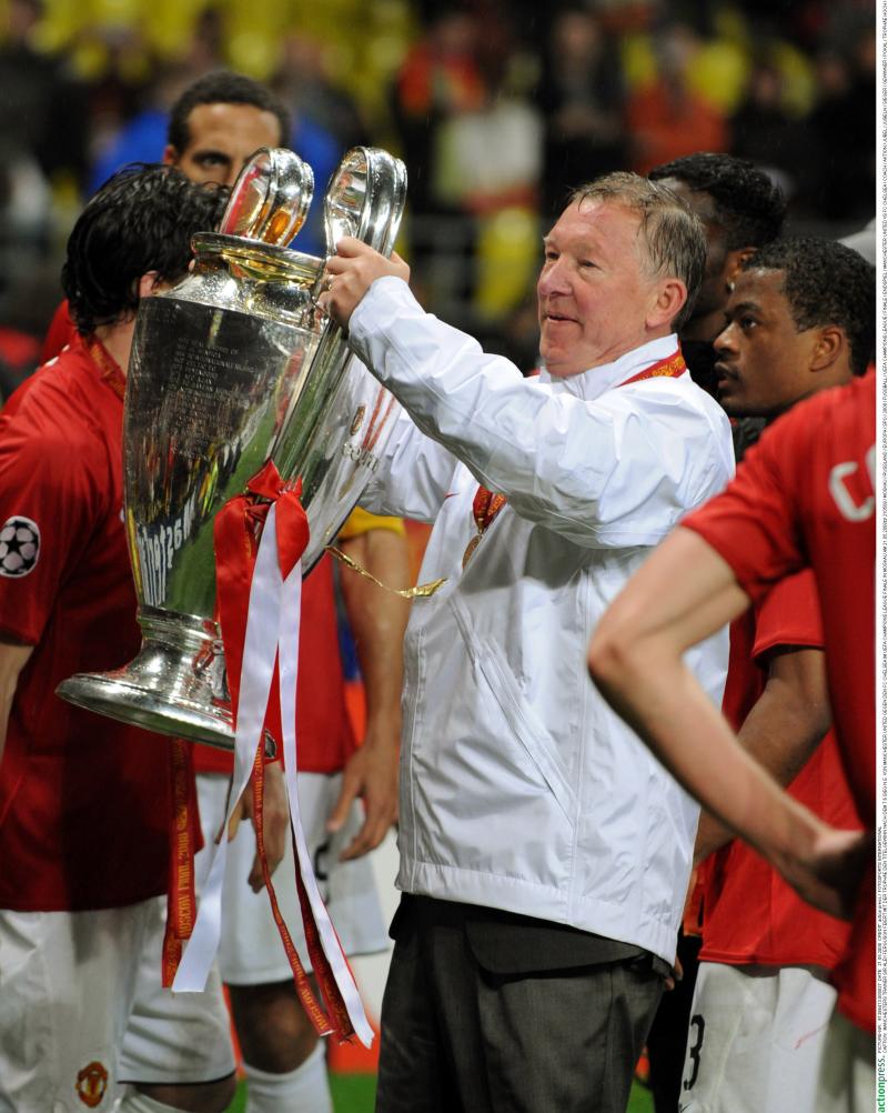 Guma de mestecat cumpărată cu cinci lei a fost vândută la licitație cu 390.000 de lire sterline. Sir Alex Ferguson mesteca bani pe stadion