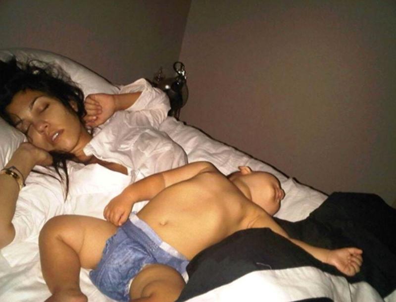 Ziua Somnului Sănătos. Ipostaze amuzante în care au fost surprinse vedetele în timpul somnului