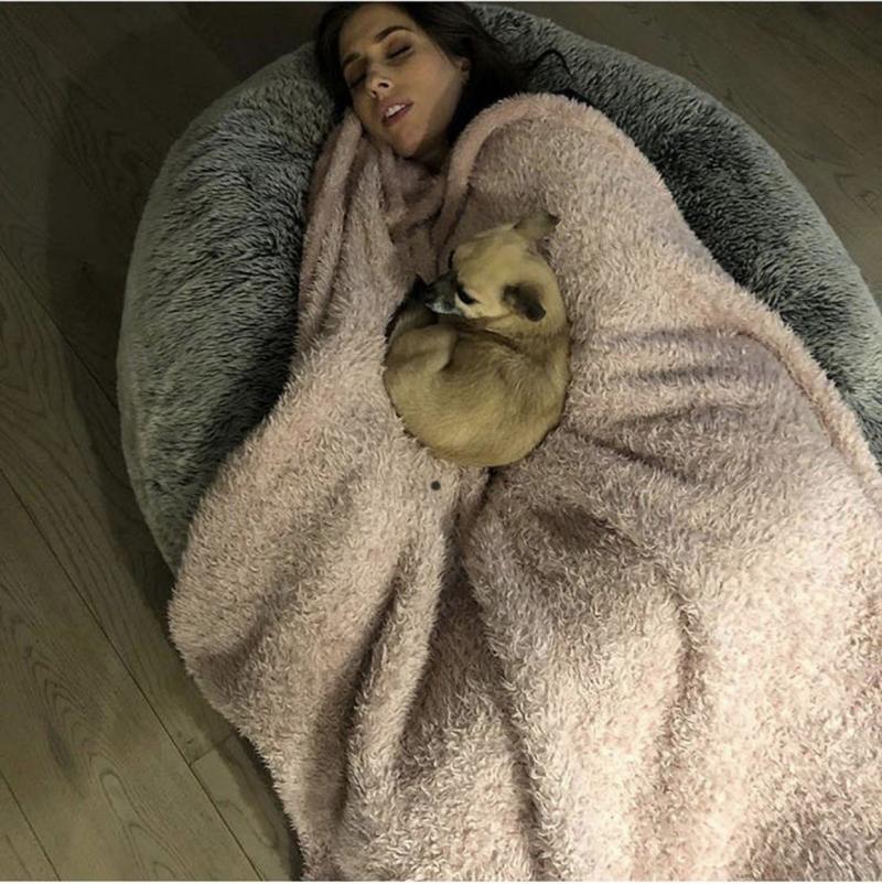 Ziua Somnului Sănătos. Ipostaze amuzante în care au fost surprinse vedetele în timpul somnului