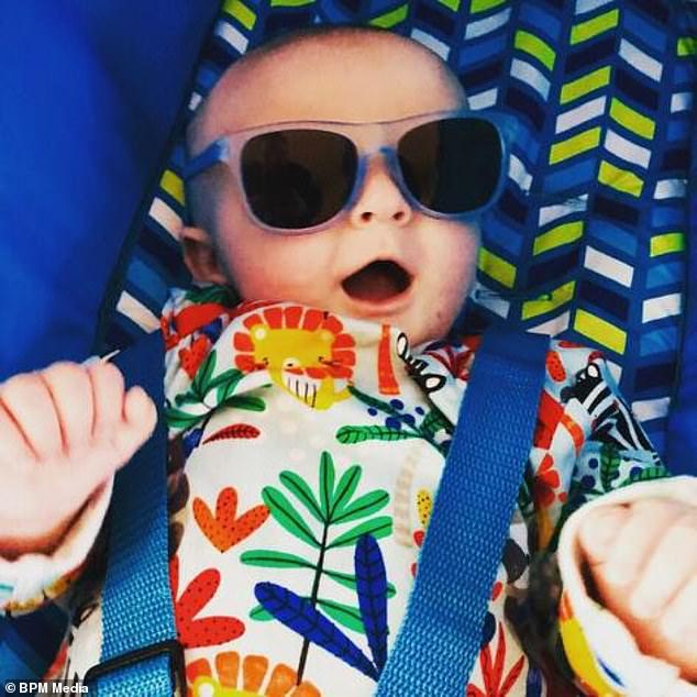 Un bebeluș de cinci luni a murit subit, în aeroport! Tatăl copilului, sfâșiat: ”Era numai un zâmbet! Am avut nevoie de șapte ani ca să-l concepem!”