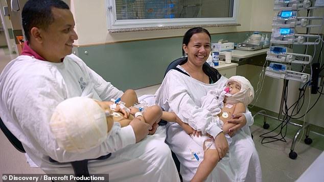 S-au născut unite, fără să se poată vedea vreodată una pe cealaltă. Părinții au riscat totul pentru a le da o șansă la viață