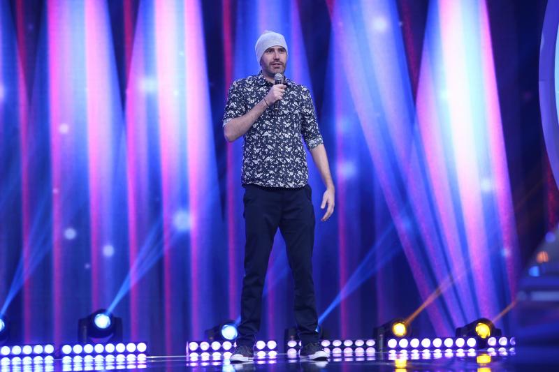 Adi Bobo, moment de excepție pe scena de la ,,iUmor'': "Cartierul Berceni e foarte liniștit. În fiecare noapte am oameni care îmi verifică clanța să vadă dacă ușa e închisă!"