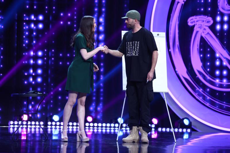 Mihai Bendeac, îndrăgostit iremediabil de o concurentă, în cea de-a cincea ediție a sezonului 6 ,,iUmor'': ,,Era ca un înger, diafană, frumoasă și cu obrăjorii rumeni”