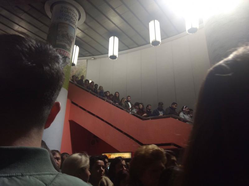 Panică la metrou! Mii de oameni sunt blocați în stația Piața Victoriei. Ce s-a întâmplat