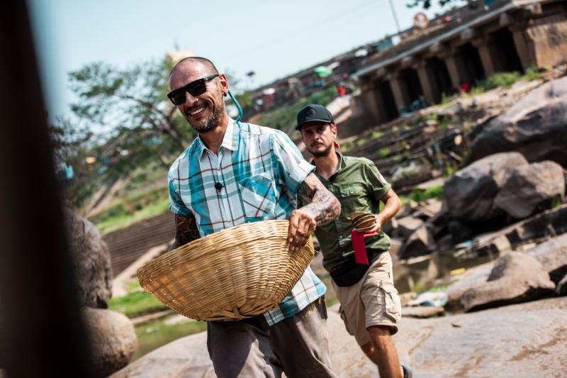 Șerban Copoț și George Vintilă, salvați de elefantul verde în Asia Express – Drumul Elefantului. Galerie Foto