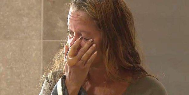 O fetiță de 13 ani se zbate între viață și moarte, după ce iubitul ei cu 6 ani mai mare i-a dat foc! Mama atacatorului: „Nu e doar vina lui”