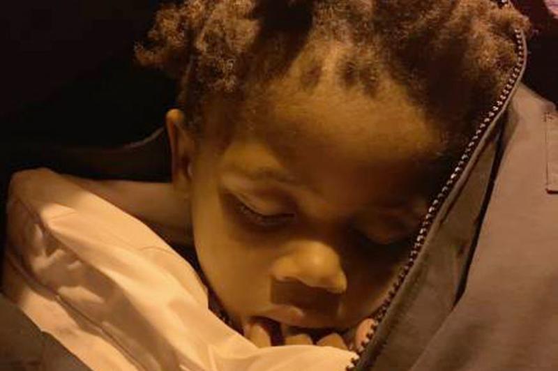 Părinții și-au uitat fetița în parc timp de 14 ore! Ce explicație halucinantă au dat polițiștilor