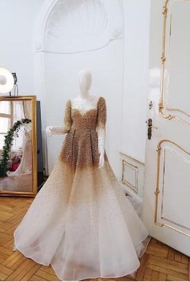Rochie de mireasă de zece kilograme, prezentată la Cluj! Cum arată creația de 10.000 euro