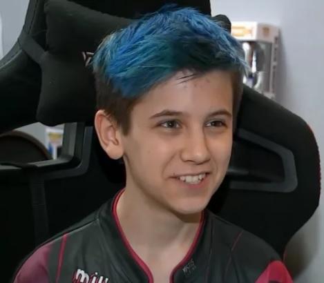 Se joacă pe calculator și câștigă bani grei! A strâns aproape 180.000 de euro! Un puști de 14 ani a devenit celebru pe internet