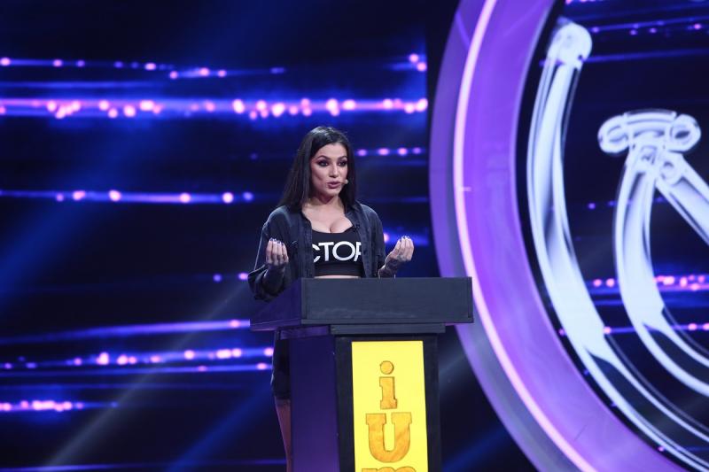 Momente pasionale pe scena iUmor. Mihai Bendeac și Roxana Vancea, sărut pasional în văzul tuturor