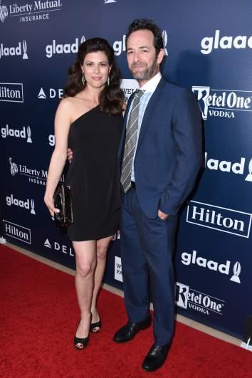 Cine este logodnica lui Luke Perry, "Dylan" din serialul "Beverly Hills 90210"! Singurul moment în care cei doi au fost surprinși împreună