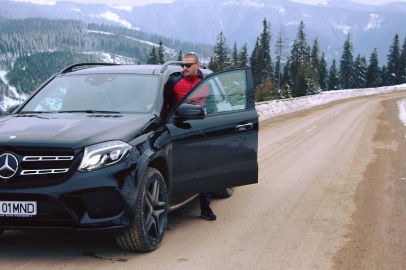 Acestea sunt mașinile omului de afaceri din Moldova, care a construit un metru de autostradă cu 4.500 de euro!