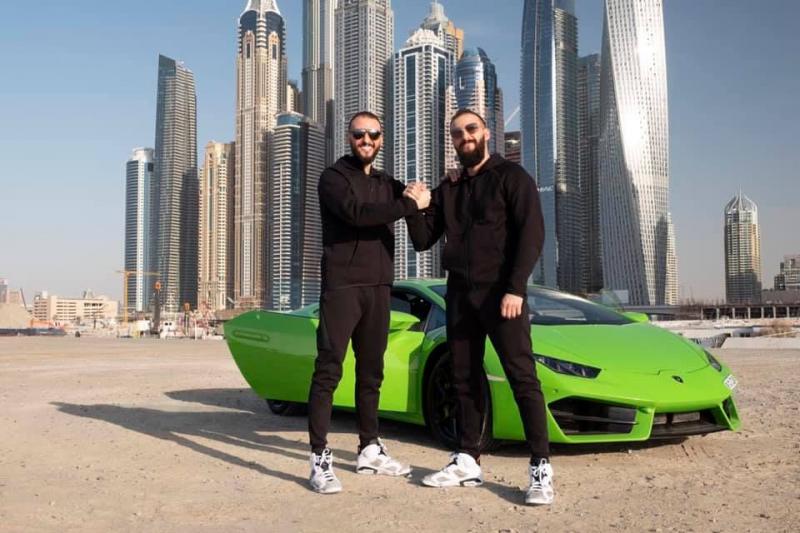 Acestea sunt mașinile omului de afaceri din Moldova, care a construit un metru de autostradă cu 4.500 de euro!