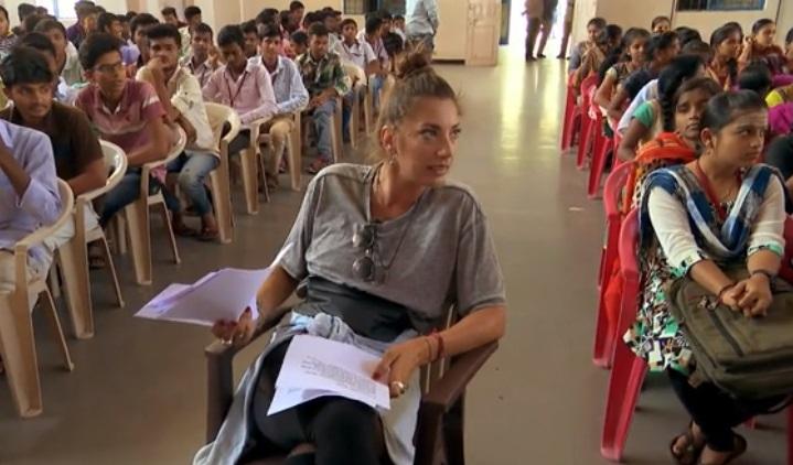 Lacrimi și adrenalină la „Asia Express”! Concurenții au trebuit să își bage mâinile în bălegar și să treacă de o cobră! Morodan a făcut o criză de zile mari