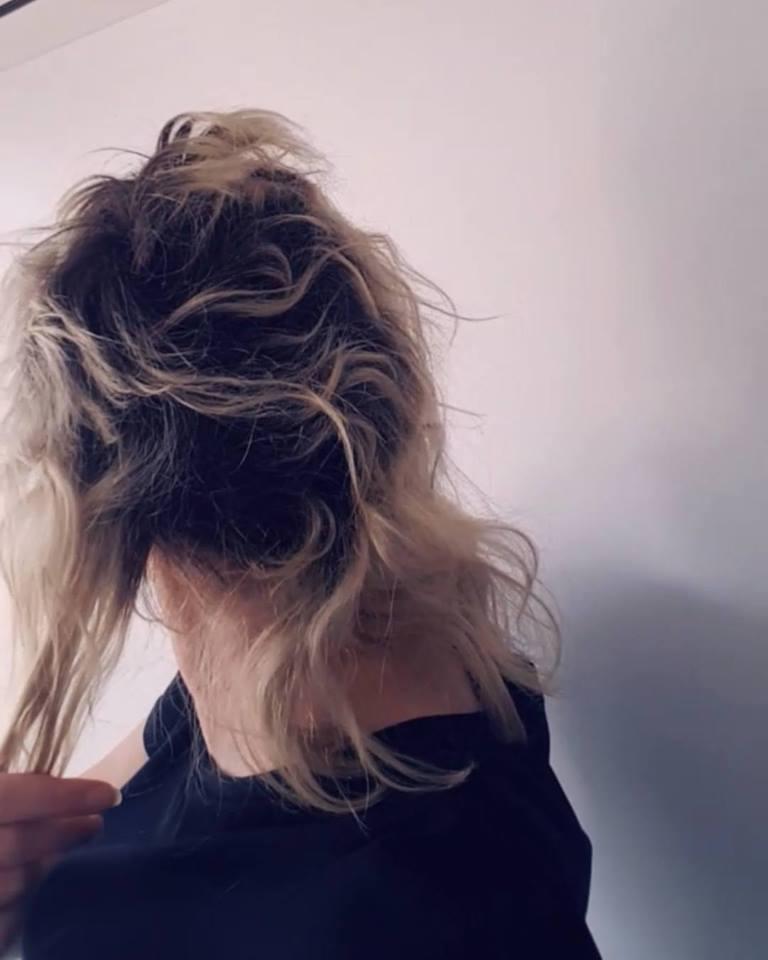 A dat în judecată salonul de înfrumusețare, după o tunsoare dezastruoasă: „Părul a început să îmi cadă, eram aproape cheală”- Foto