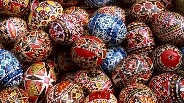 Paște 2019: Tradiții de Paști în România. Ce înseamnă dacă oul roșu are două gălbenușuri