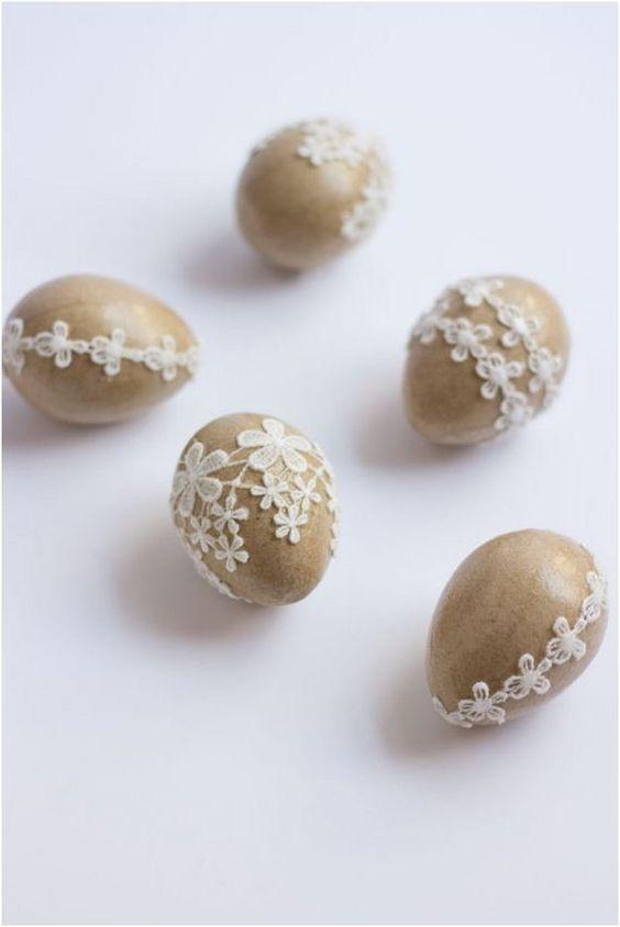 Modele de ouă roșii pentru masa de Paște. Ouăle cu mesaje, vedetele anului 2019