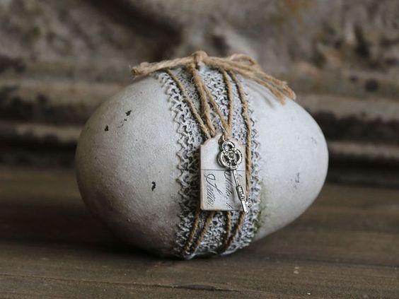 Modele de ouă roșii pentru masa de Paște. Ouăle cu mesaje, vedetele anului 2019