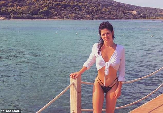 „A murit în timpul unui joc erotic”! Anna a fost găsită fără suflare, în camera ei de hotel. Singurul martor, iubitul ei, a fost arestat