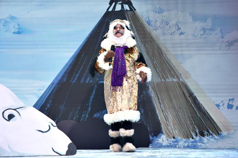 Ștrumful de la psiholog, scheletul cu chitară în flăcări și mega robotul Thanos! Ce personaje au făcut spectacol la „Scena misterelor”