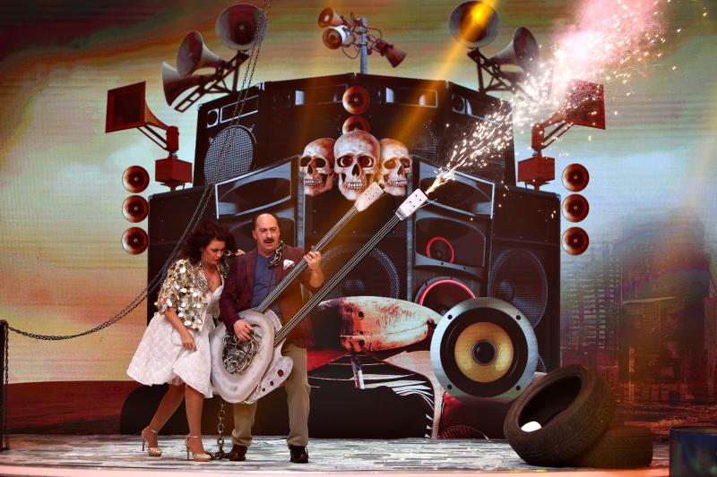 Ștrumful de la psiholog, scheletul cu chitară în flăcări și mega robotul Thanos! Ce personaje au făcut spectacol la „Scena misterelor”