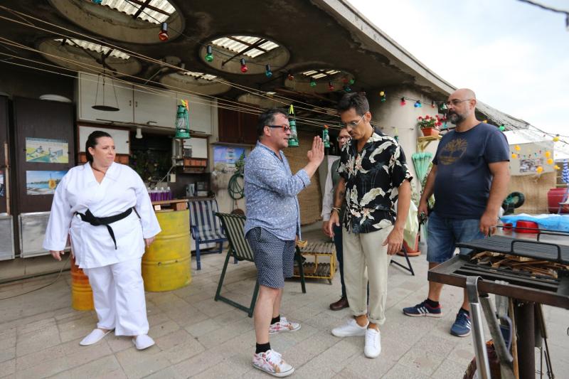 Cine se află în spatele serialului de comedie „Liber ca pasărea cerului”,  care începe duminică, 21 aprilie, la Antena 1