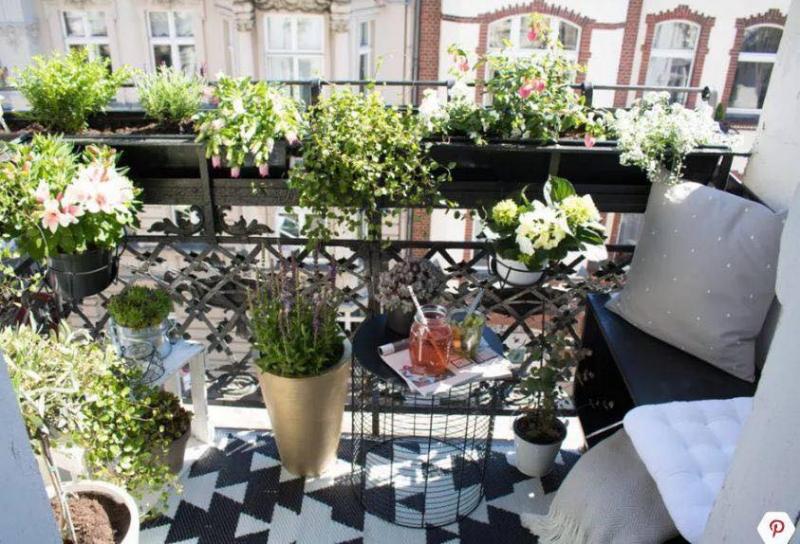 10 idei pentru amenajarea balconului. Transformă-l în spațiu de relaxare