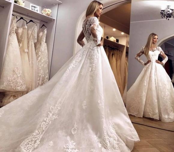 Ce preț au rochiile de mireasă create de Bianca Drăgușanu și cât câștigă vedeta din afacere