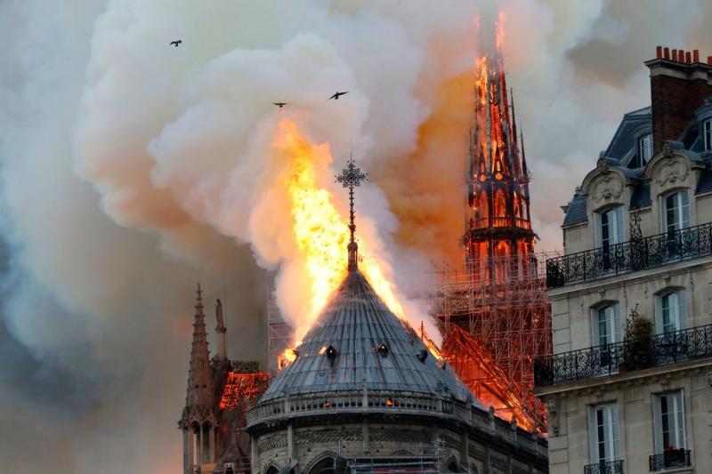 UPDATE! Prima reacţie a reprezentanţilor Bisericii Ortodoxe Române, după ce Catedrala Notre-Dame a luat foc: "Când arde simbolul, totul se ruinează"