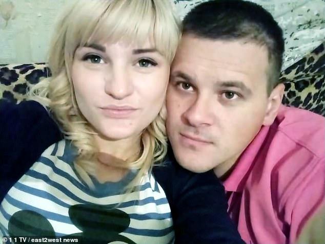 Copil de doi ani, găsit mort după ce a fost abandonat de mamă în casă, timp de nouă zile! Femeia a vrut să se distreze cu iubitul ei