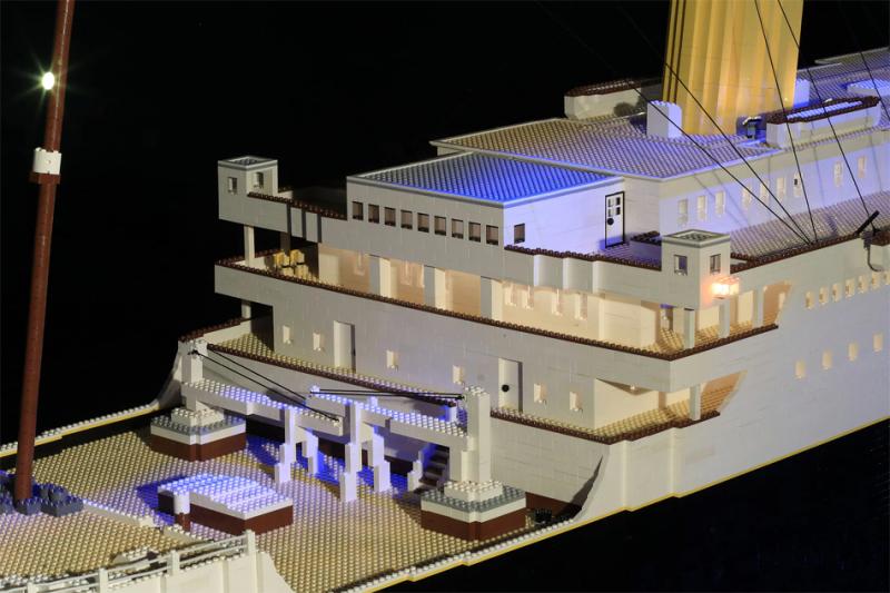 Un copil cu autism a construit din piese Lego cea mai impresionantă replică din lume a Titanicului