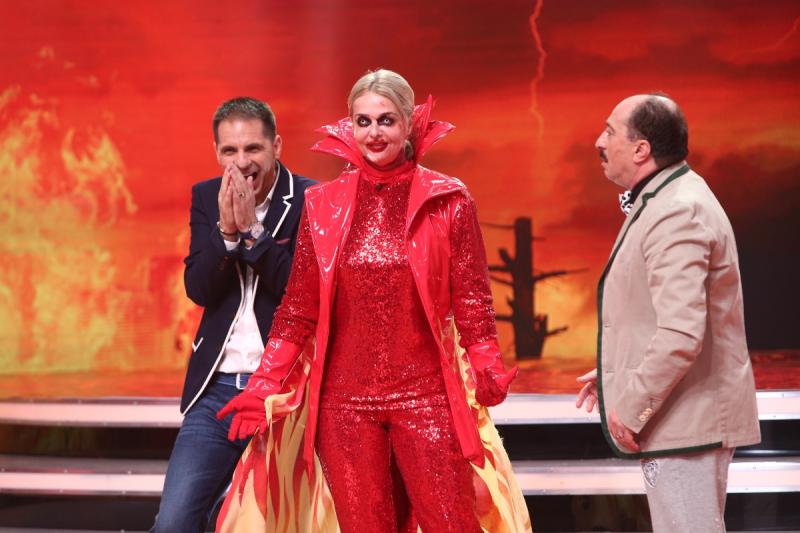 Gina Pistol, Ovidiu Ioanițoaia, Mihaela Tatu, Marcel Pavel, Alex Velea și Iuliana Marciuc s-au ascuns în spatele măștilor, la Scena misterelor