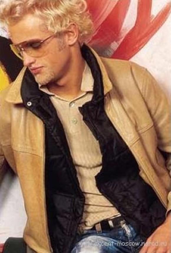 Cum arăta Sorin Brotnei, finalist la ”Ultimul Trib”, pe vremea când făcea furori cu trupa ”Akcent”! Ce făcea artistul înainte de a se apuca de muzică